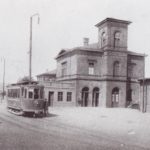 Alter Bahnhof Hattingen 1980: Der Hattinger Bahnhof mit einem Wagen der Bergischen Kleinbahn, die, von Wuppertal kommend, hier ihre Endstelle hatte.